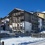 马尔齐亚酒店 利维尼奥